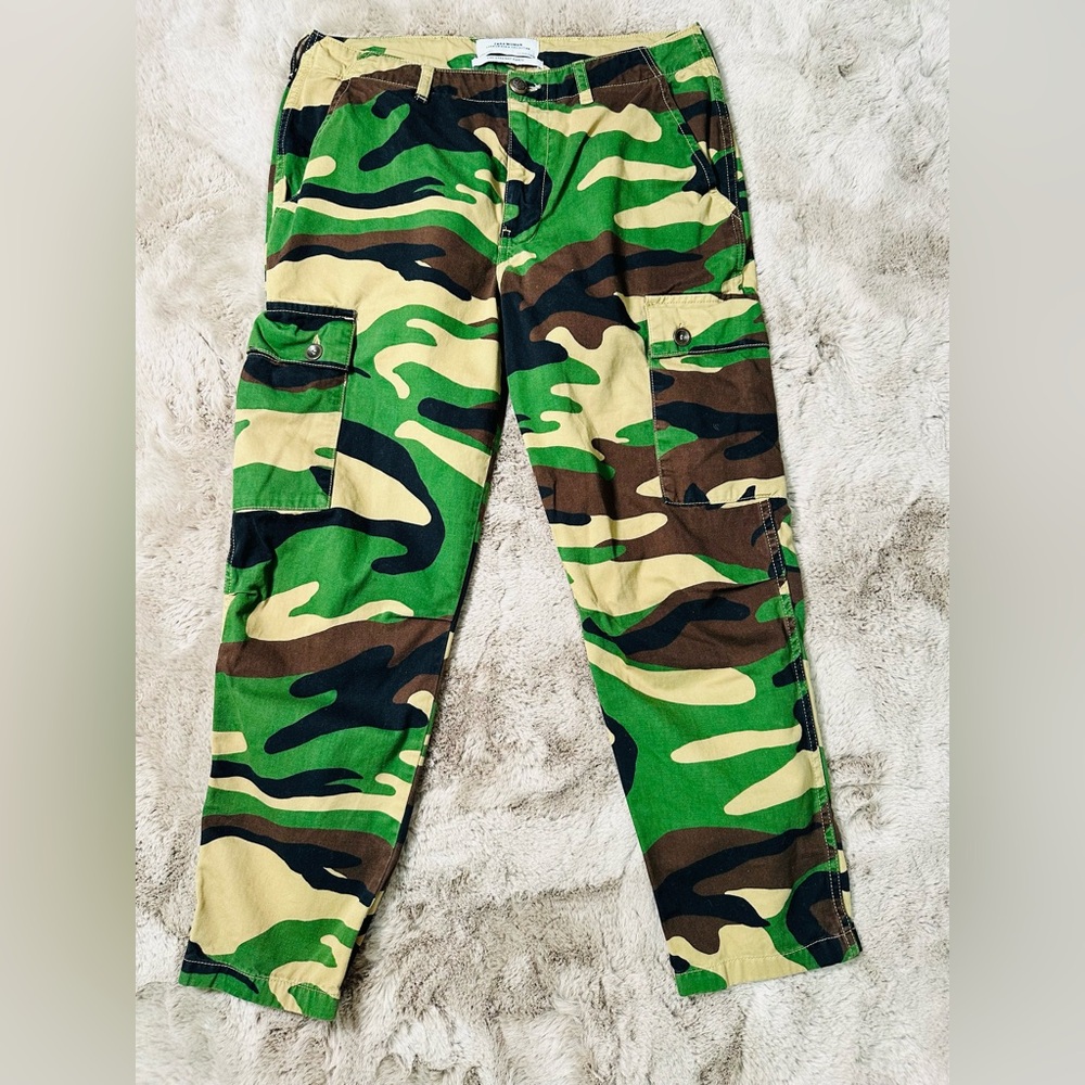 Leopard print cargo pants, mid waist